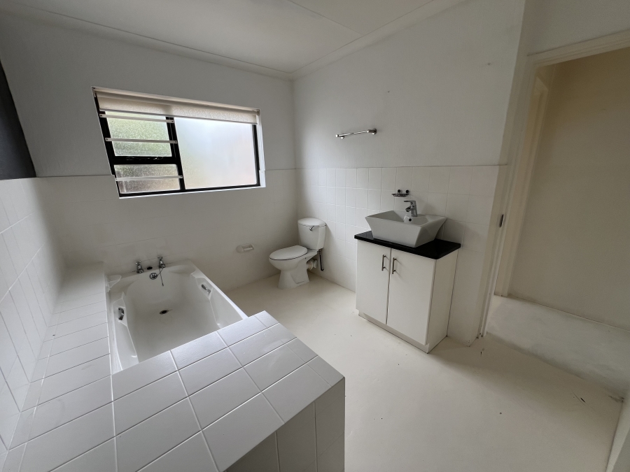 2 Bedroom Property for Sale in Wavecrest Eastern Cape